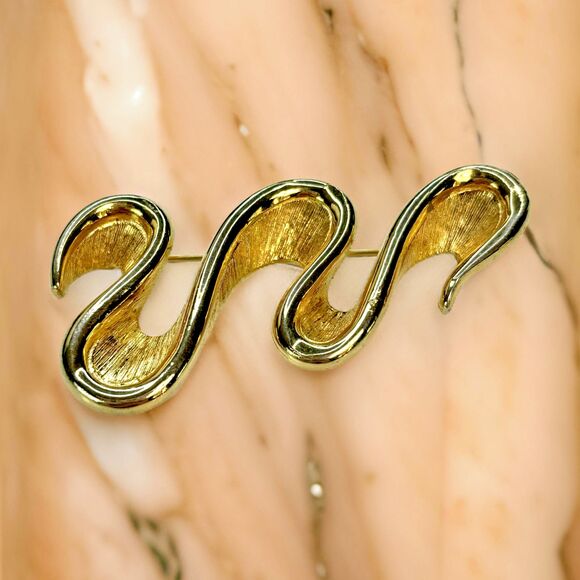 Large Mjent Goldtone Swirl Brooch - 2.75" Vintage Statement Pin - Picture 2 of 7